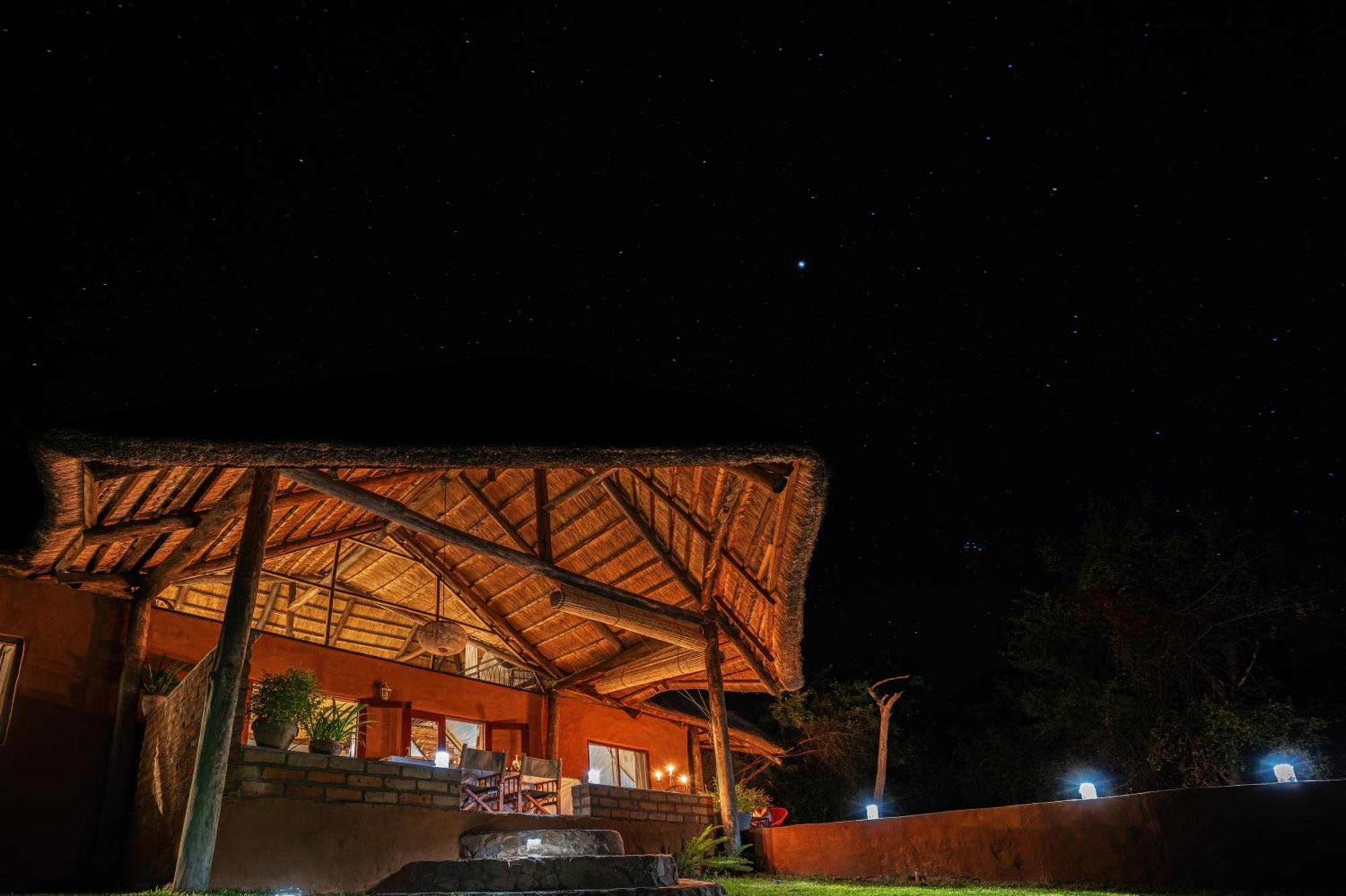 Chundukwa River Lodge - Self Catering House 利文斯顿 外观 照片